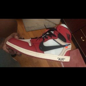 Chicago AJ1s off-whites DS